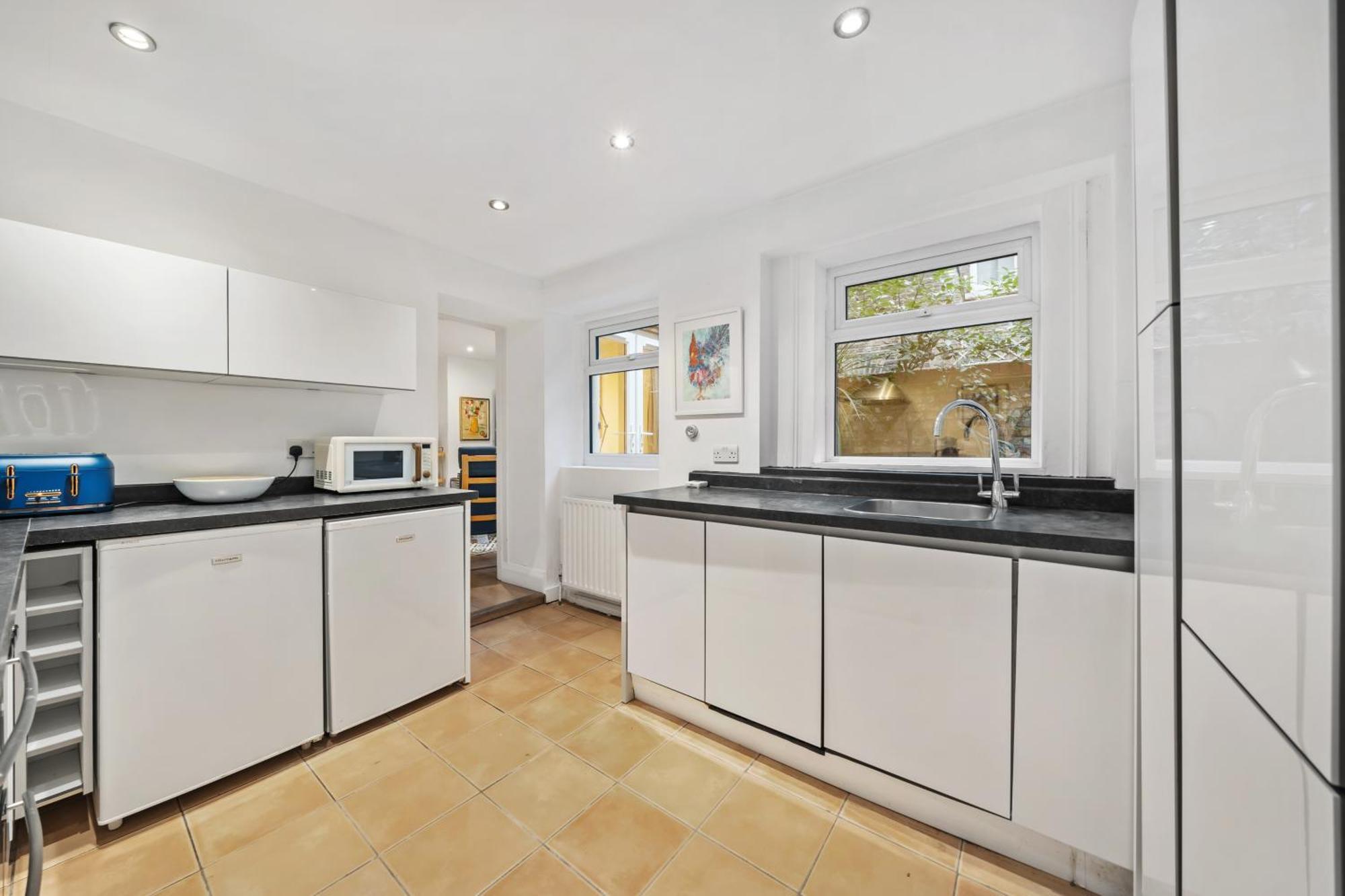 Apartment 2 Bedroom Garden Flat In W Kensington London